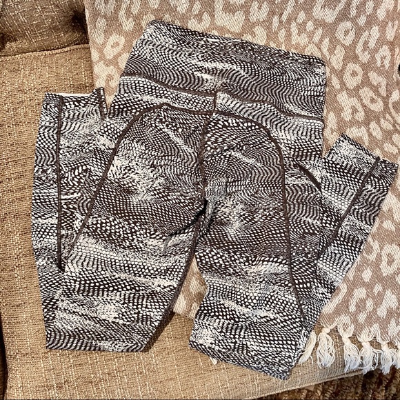 Lululemon Fast & Free 7/8 Tight II *Nulux 25" - Picture 6 of 10